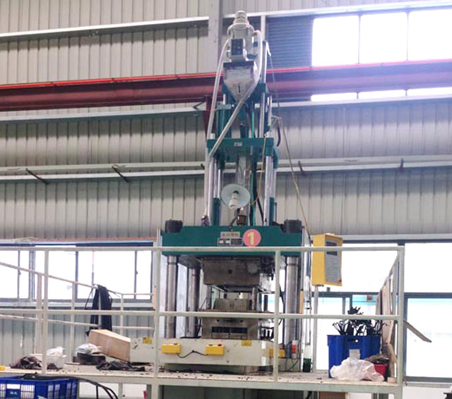 大型鑲嵌件注塑專(zhuān)用機(jī)