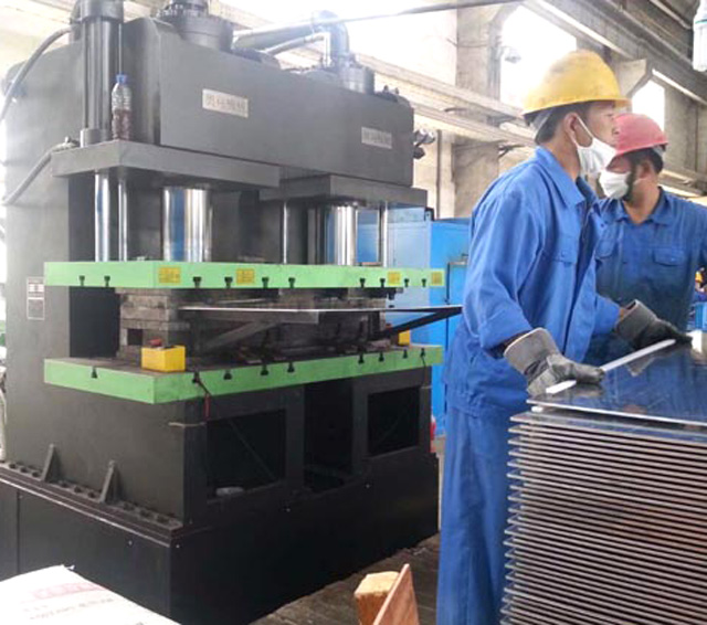 大型鋁板包邊專用機