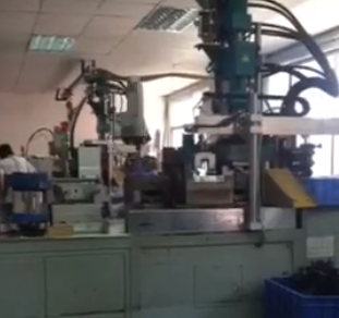 多工位轉(zhuǎn)盤注塑